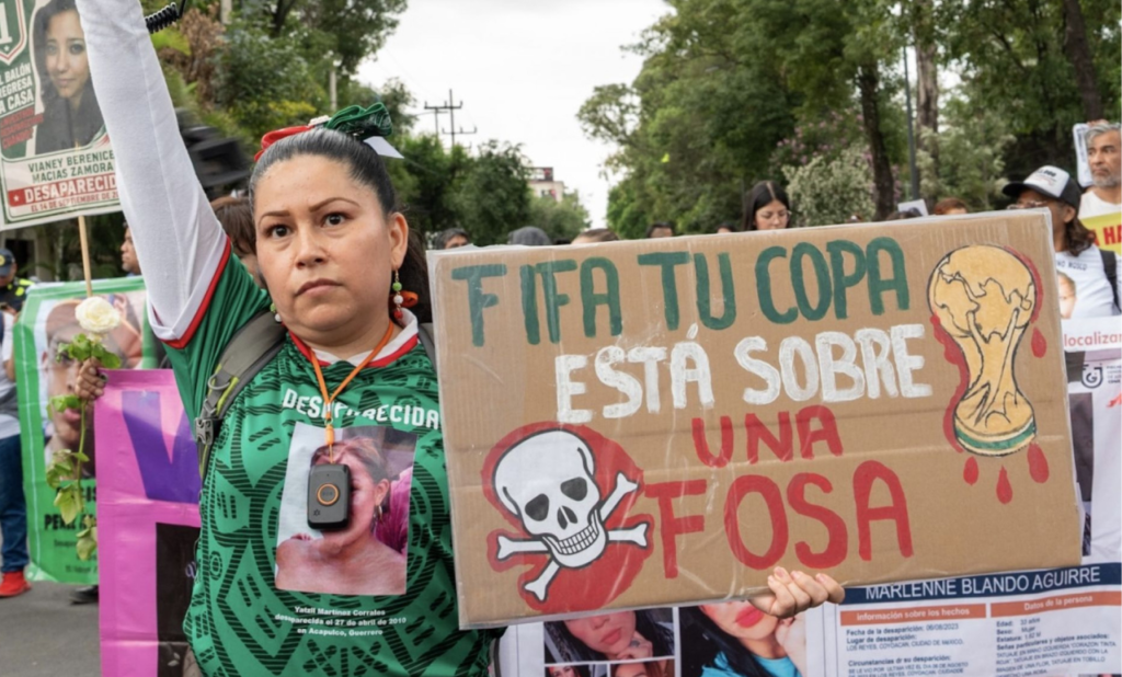 madres buscadoras bloquean Calzada de Tlalpan durante partido México vs Chequia en el Azteca