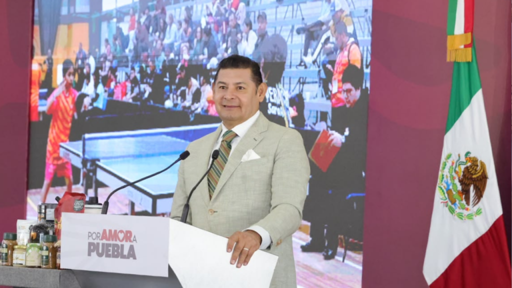 Con el firme propósito de reconstruir el tejido social y blindar a las nuevas generaciones contra la delincuencia, el gobierno de Puebla, encabezado por Alejandro Armenta Mier, avanza en la rehabilitación integral de parques, museos y canchas. Esta iniciativa territorial busca transformar áreas abandonadas en centros vibrantes de desarrollo integral.