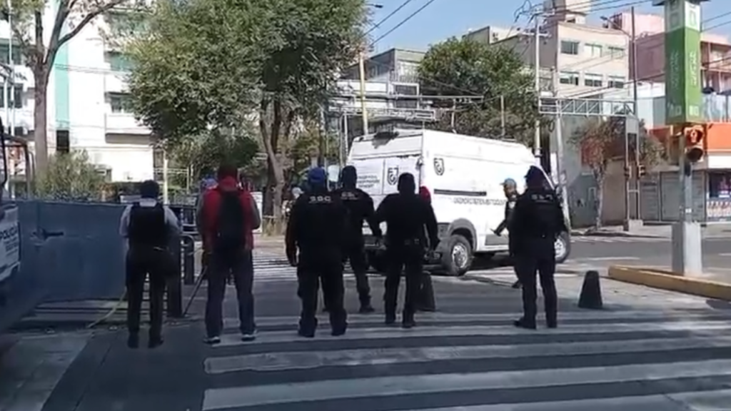 Metrobús Hospital General: muere adulto mayor tras desvanecerse en estación