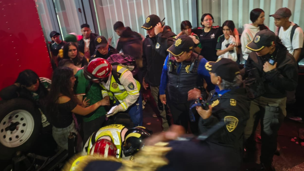 Muere aficionado de la Selección Mexicana tras ser aplastado por una multitud en Periférico y Alencastre