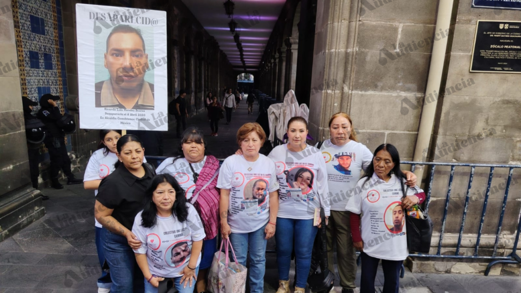 Becas para hijos y nietos de personas desaparecidas: madres buscadoras logran apoyos en CDMX