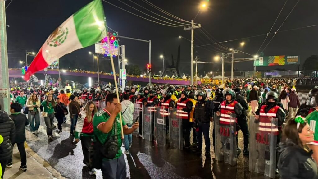 Mundial 2026: policía detiene a 120 personas en el México-Inglaterra