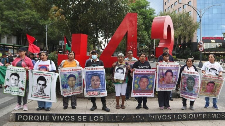 Marcha por Ayotzinapa: exigirán verdad y justicia a 12 años de la desaparición de normalistas
