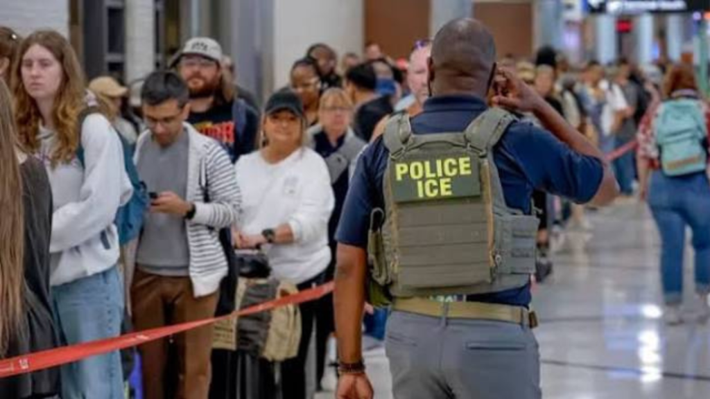 Operativos de ICE en aeropuertos de EE.UU: en un día detienen a por lo menos 40 personas migrantes