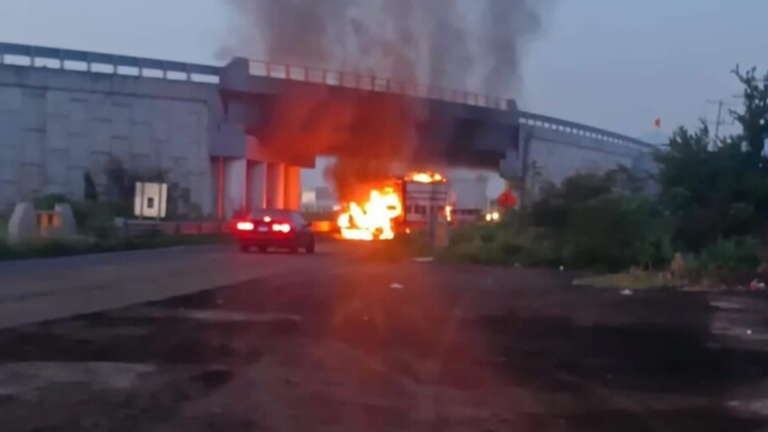 Michoacán: enfrentamiento provoca bloqueos y quema de vehículos; van por “objetivo prioritario”