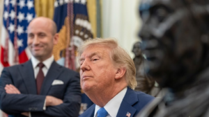 Trump firma decretos para restringir la ciudadanía por nacimiento; endurece control de visas a EE.UU