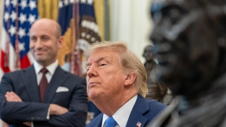 Trump firma decretos para restringir la ciudadanía por nacimiento; endurece control de visas a EE.UU