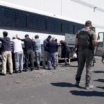 EU deporta a más de 25 mil personas a 35 países; 20 mil son mexicanos