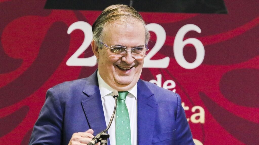 Ebrard corrige la plana en su declaración patrimonial; reporta ingresos de más de 3.4 mdp