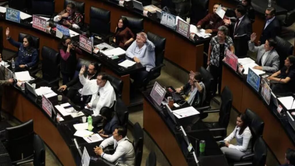 Avalan en el Senado reforma de Sheinbaum contra la doble nacionalidad
