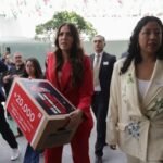 Exigen que Enrique Inzunza deje escaño en el Senado; entregan más de 23 mil firmas
