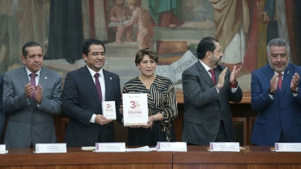 Delfina Gómez entrega Tercer Informe al Congreso mexiquense; llama a transformar el Edomex con unidad