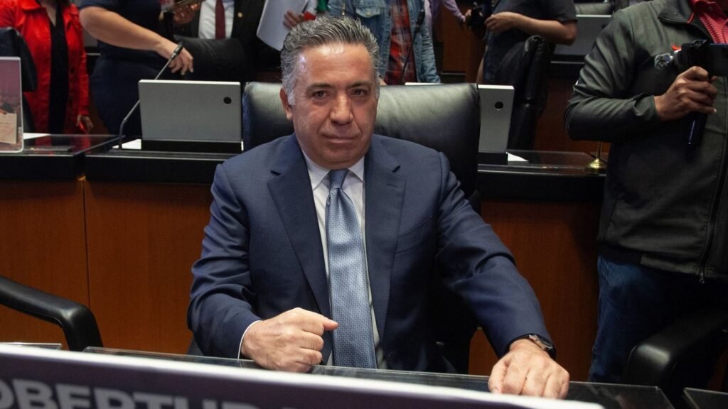 Morena en el Senado saca a Enrique Inzunza de su bancada; oficializa su salida