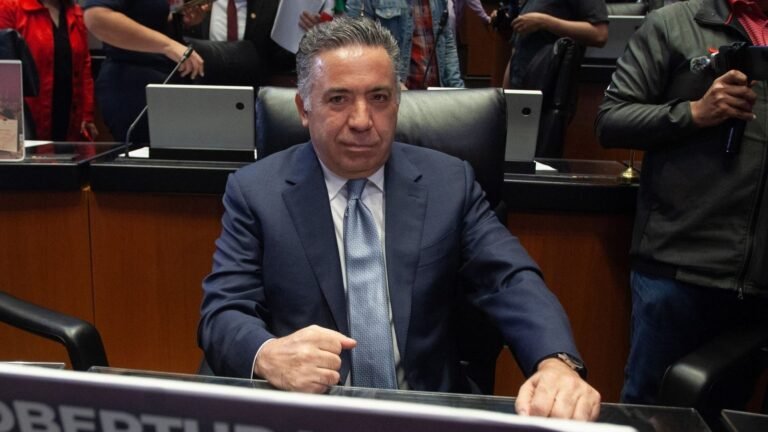 Morena en el Senado saca a Enrique Inzunza de su bancada; oficializa su salida