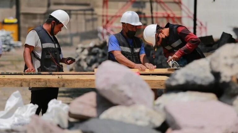México recupera empleos formales en agosto tras perder casi 20 mil en julio