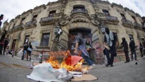 Jalisco: señalan a grupos de otros estados por disturbios en marcha por el agua