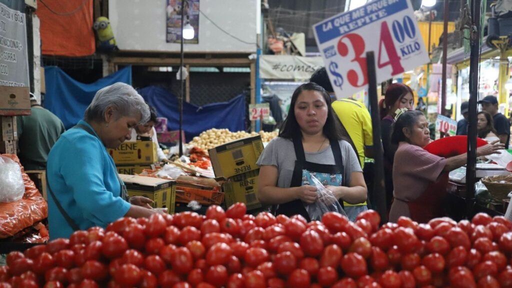 Se disparan precios de verduras y gas LP; inflación sube a 3.45% en septiembre