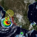 Huracán Simón amenaza a Mazatlán; activan plan de emergencia