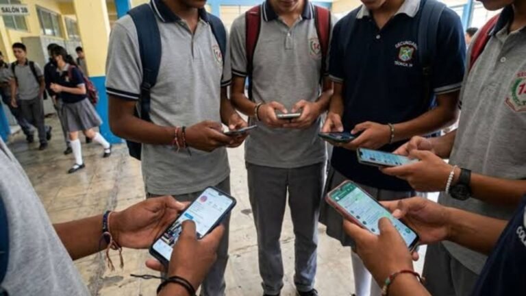Comisiones del Senado avalan prohibición de uso de celulares en aulas