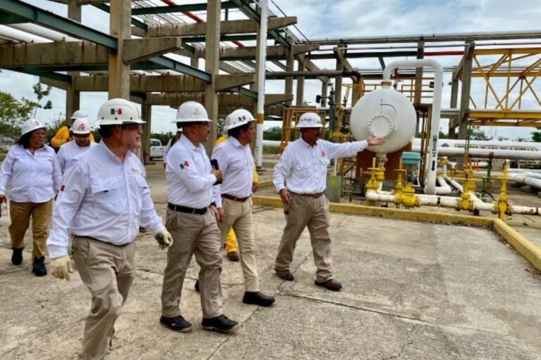 Pemex enfrenta despidos y menos recursos federales para 2027
