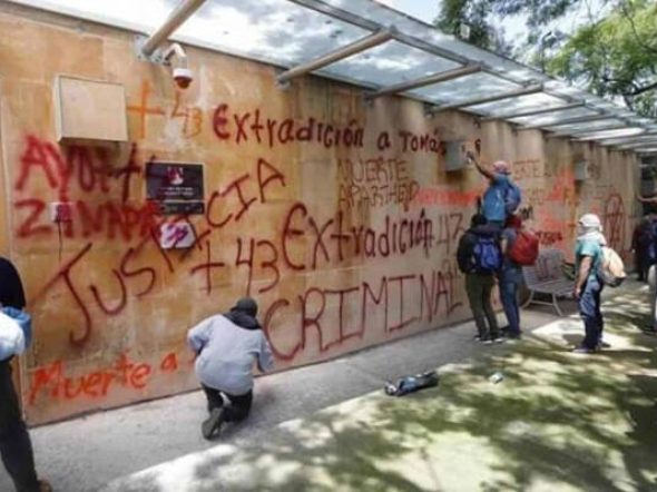 ayotzinapa-embajada-israel-6538131dcff00-600x400.jpg