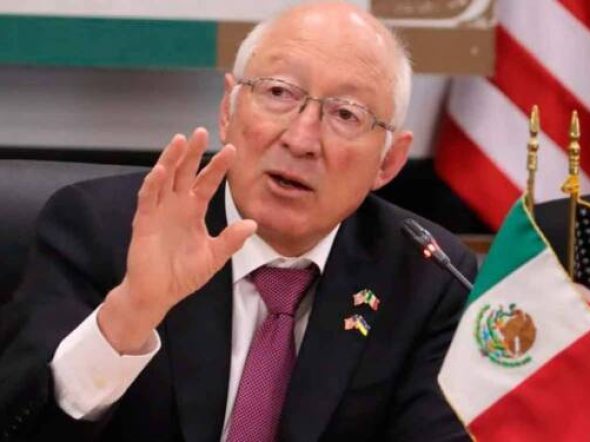 embajador-ken-salazar-en-camara-de-diputados-6538108286b11-600x375.jpg