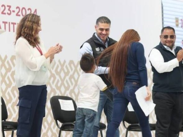 hijos-de-presas-reciben-utiles-escolares-65381f2726139-600x399.jpg