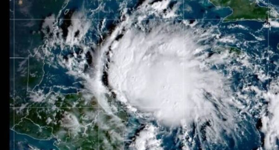 huracan-lisa-6538158611270-600x450.jpg