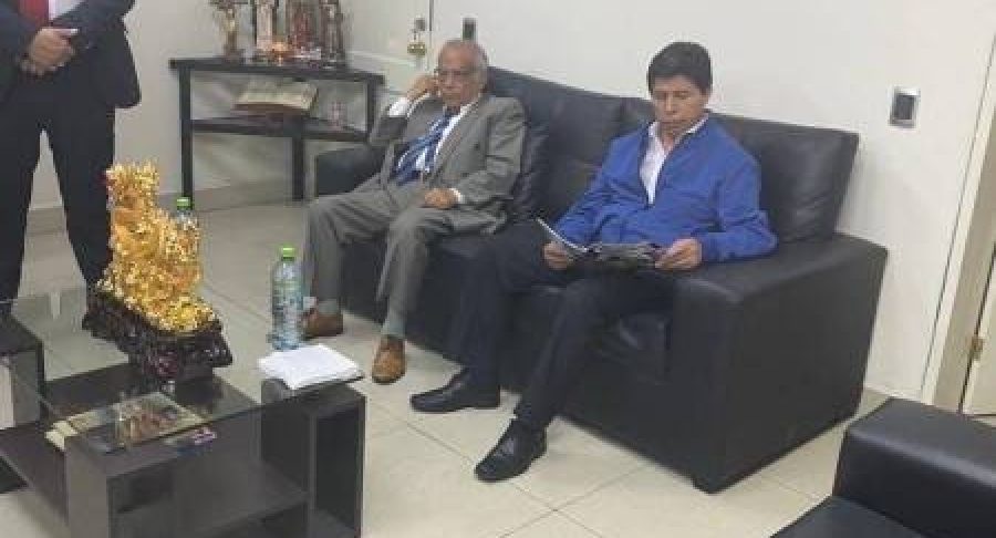 pedro-castillo-detenido-6538182734ee3-450x600.jpg